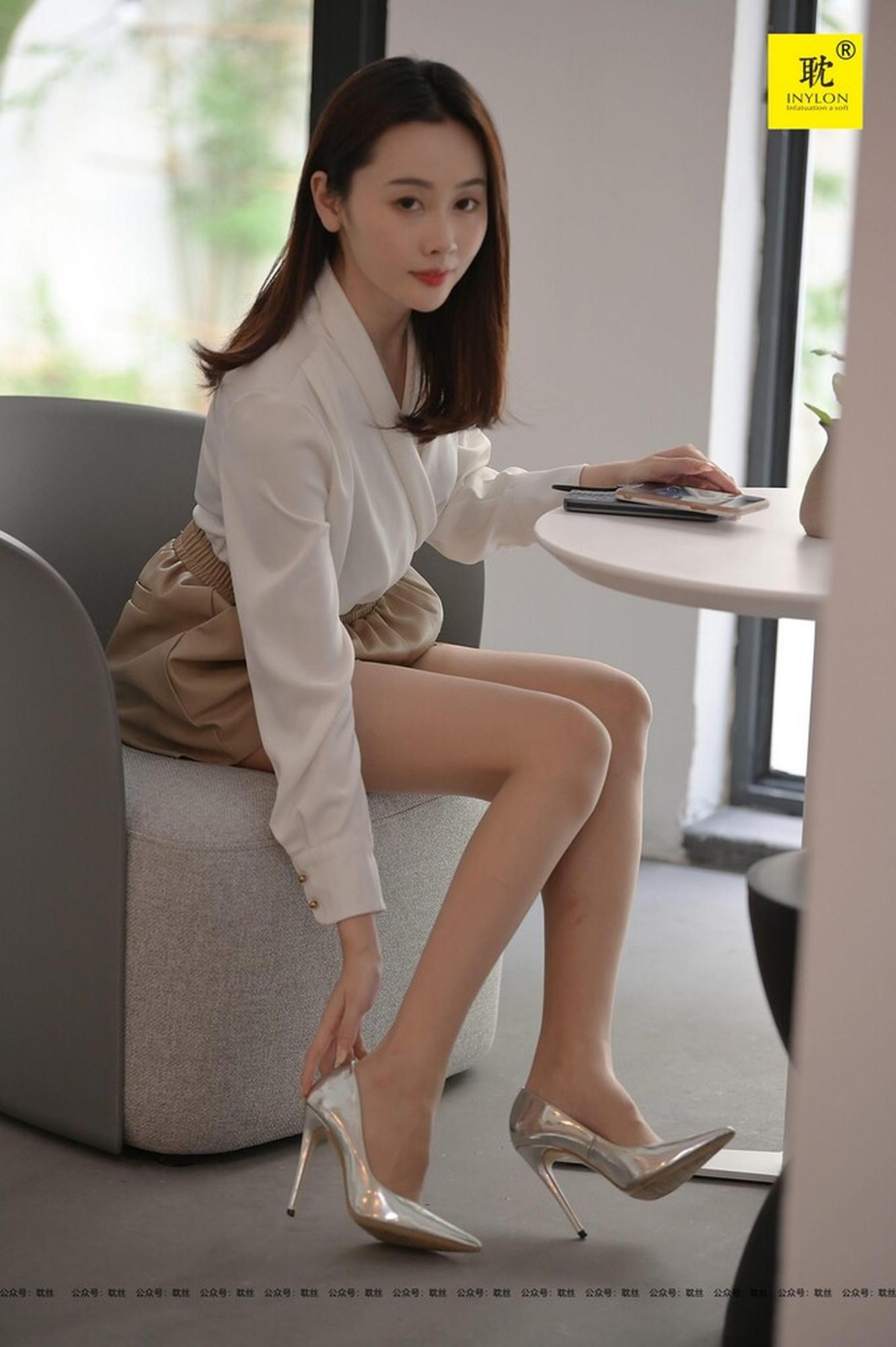 [IESS异思趣向] 耽丝 009 藏美 肉丝高跟美腿