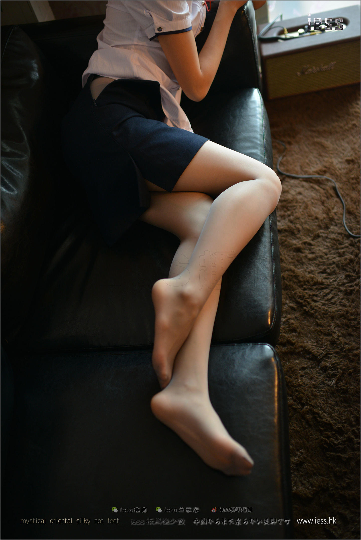 [IESS异思趣向] 2017.08.16 丝足便当135：新模momo《穿平底鞋的灰丝OL》