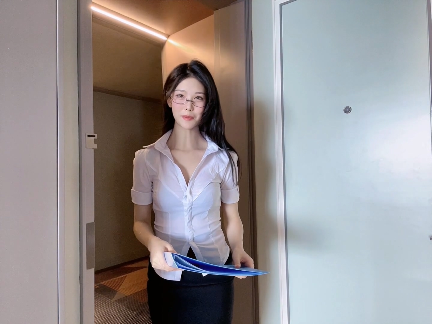 抖娘-利世 NO.130 班主任家访遇单亲父亲 1V