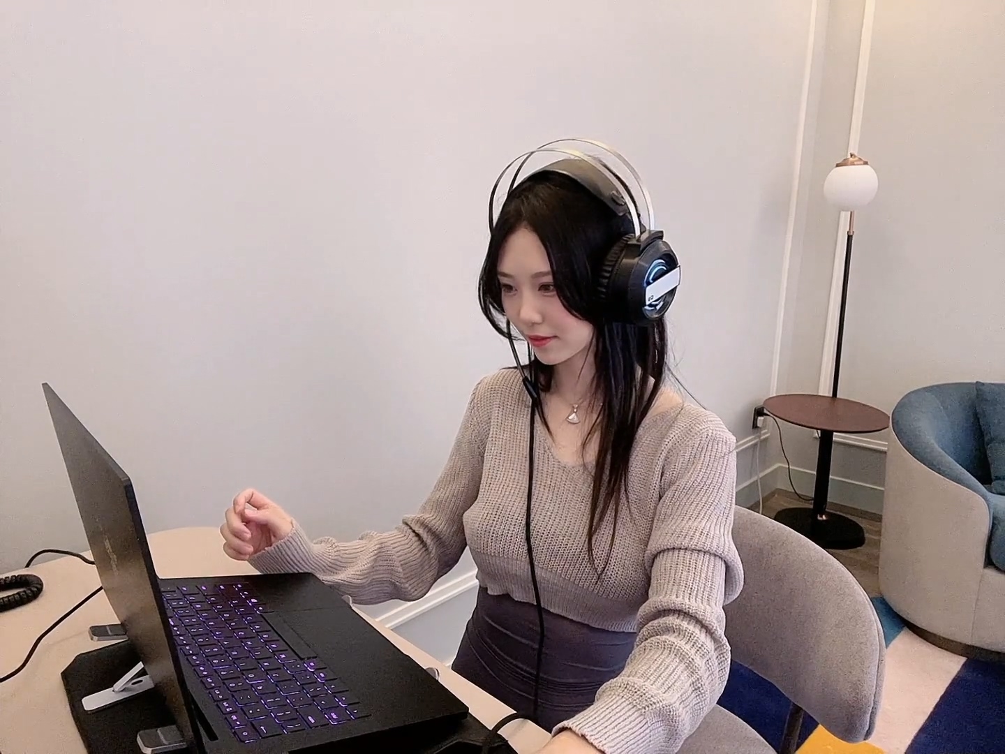 抖娘-利世 NO.110 女主播线下才艺 1V