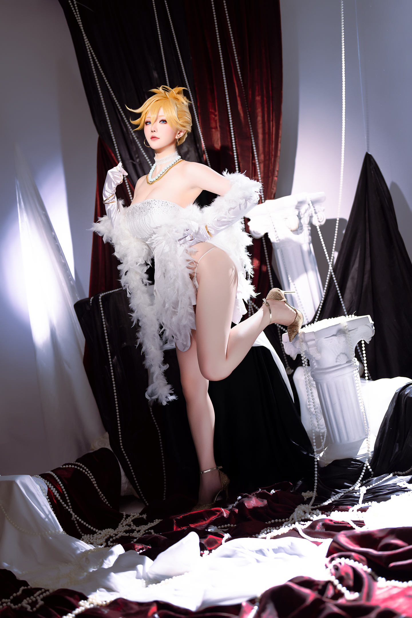 星之迟迟 NO.216 2024年07月计划A 吊带袜天使 潘迪礼服 1V