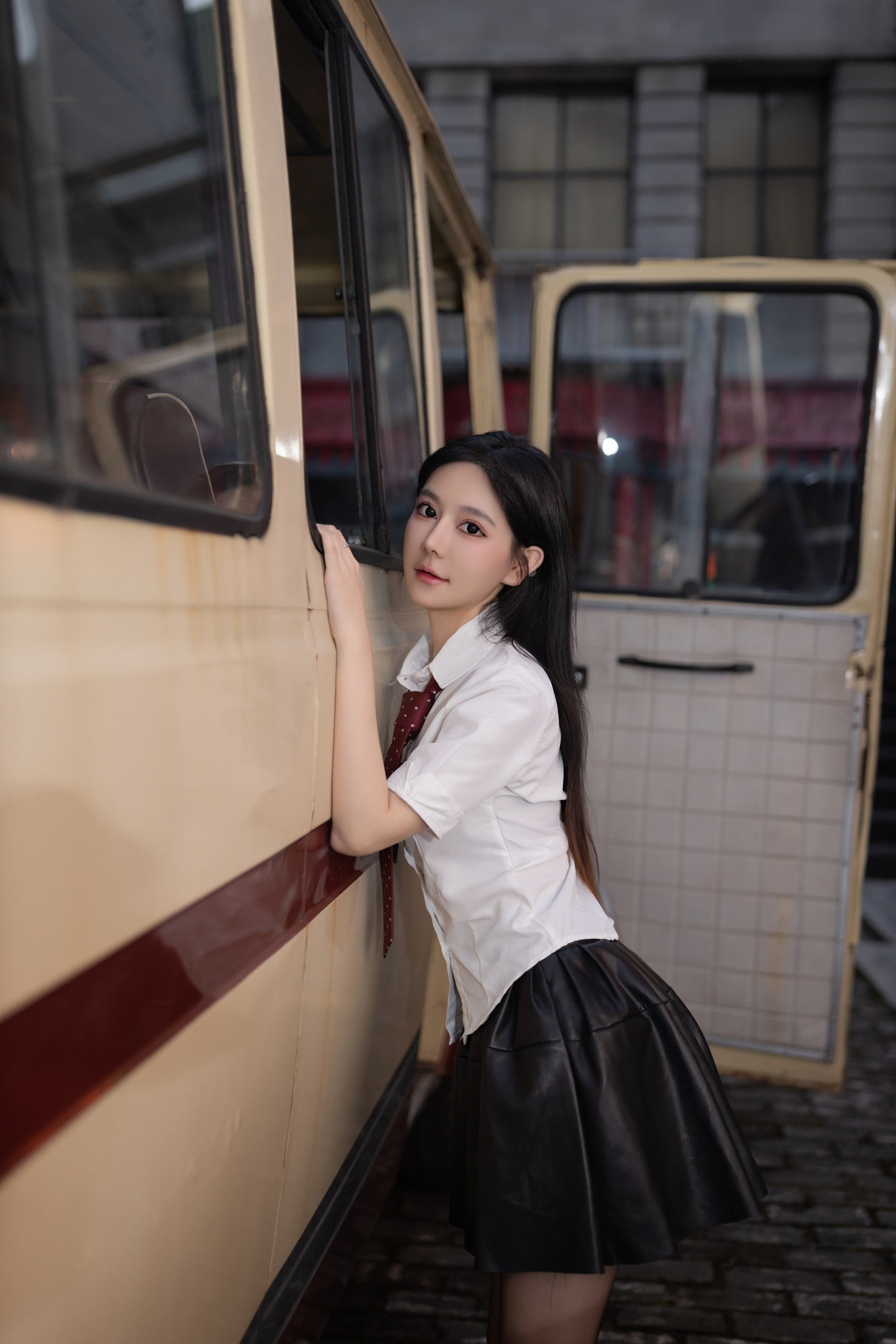 谢小蒽 NO.041 内购无水印 7957 大巴上被尾随迷晕 [100P]