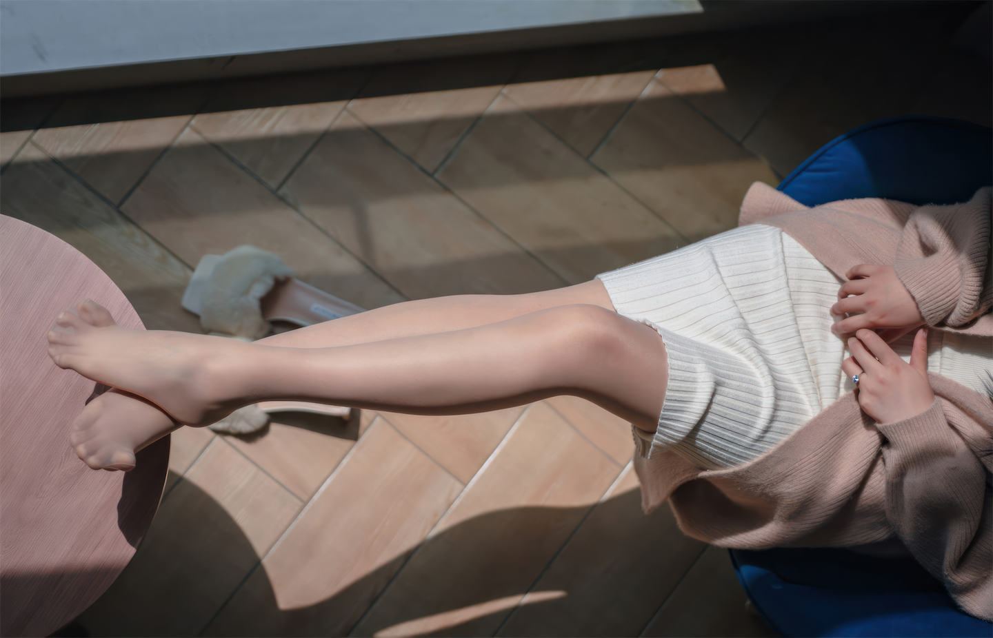 轩萧学姐 NO.076 肉丝家妻[70P]